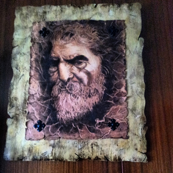 anciano pirograbado en cuero