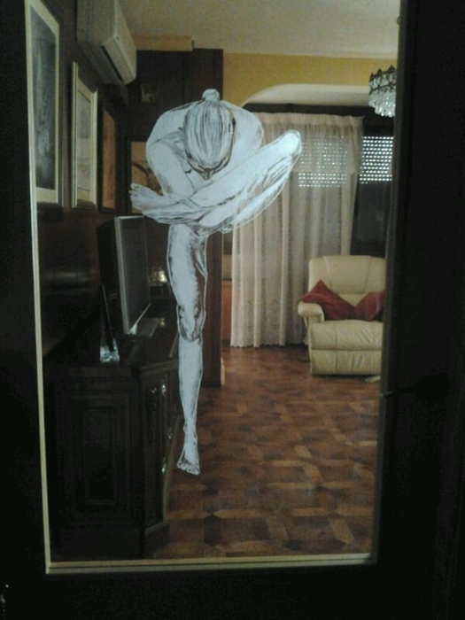 figura tallada sobre cristal