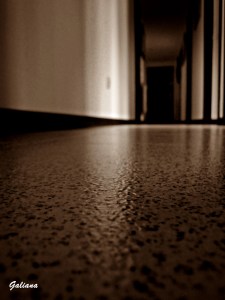 pasillo sepia