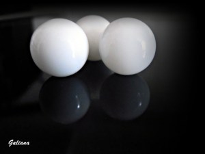 bolas blanco y negro